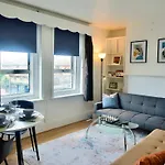 Modern 2 Bed Apartment, 8Min To Stratford Station, Sleeps 6