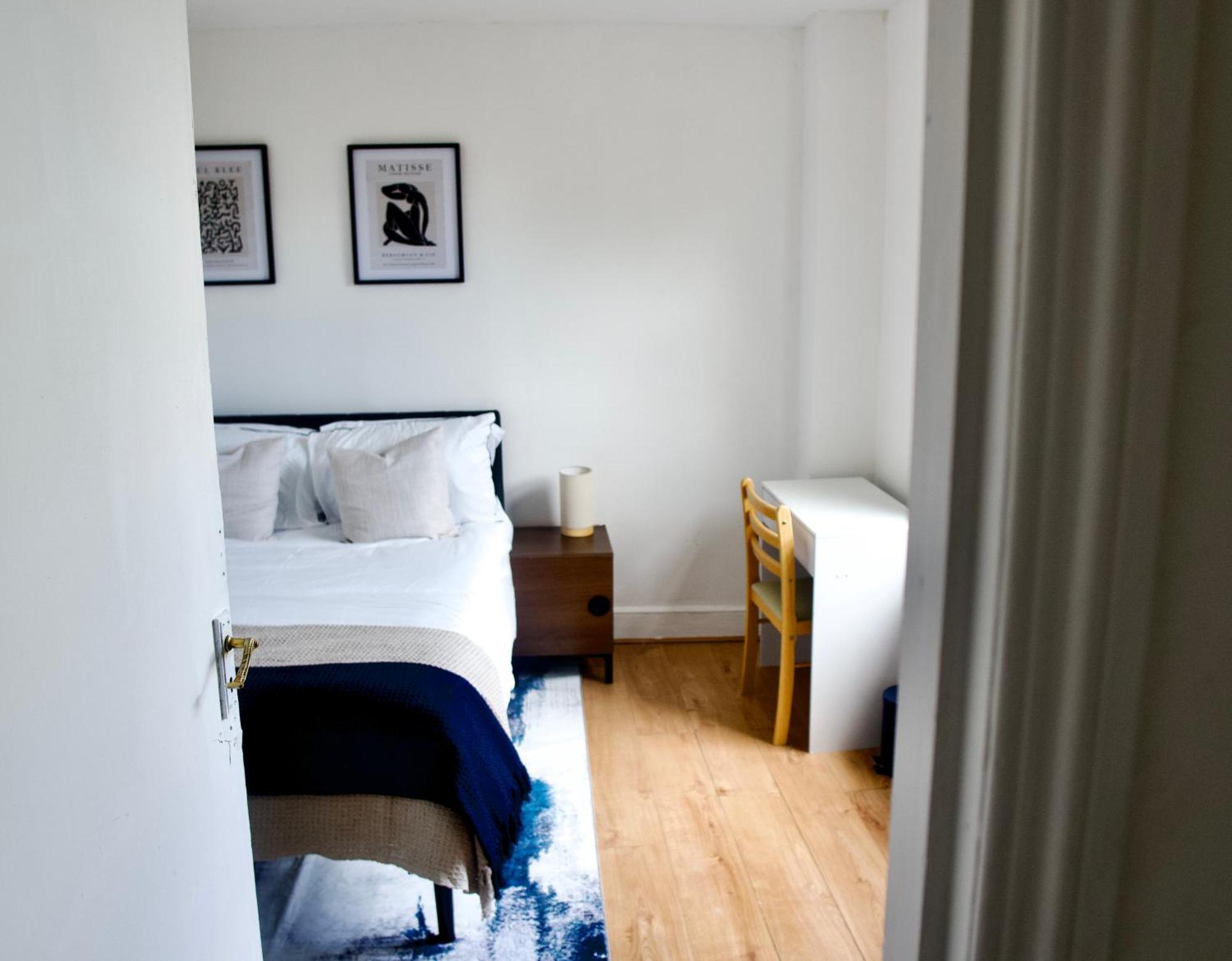 Modern 2 Bed Apartment, 8min To Stratford Station, Sleeps 6 * Londen