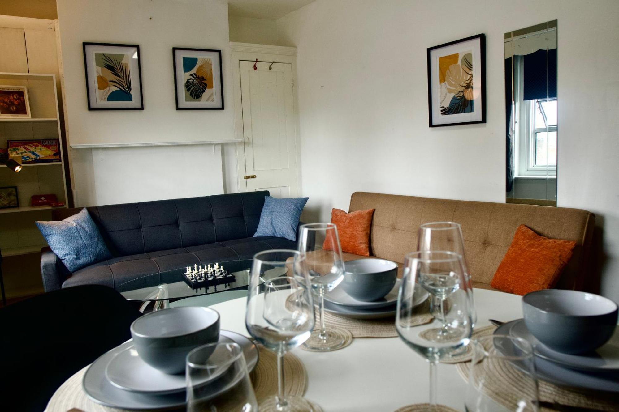 Modern 2 Bed Apartment, 8min To Stratford Station, Sleeps 6 Appartement