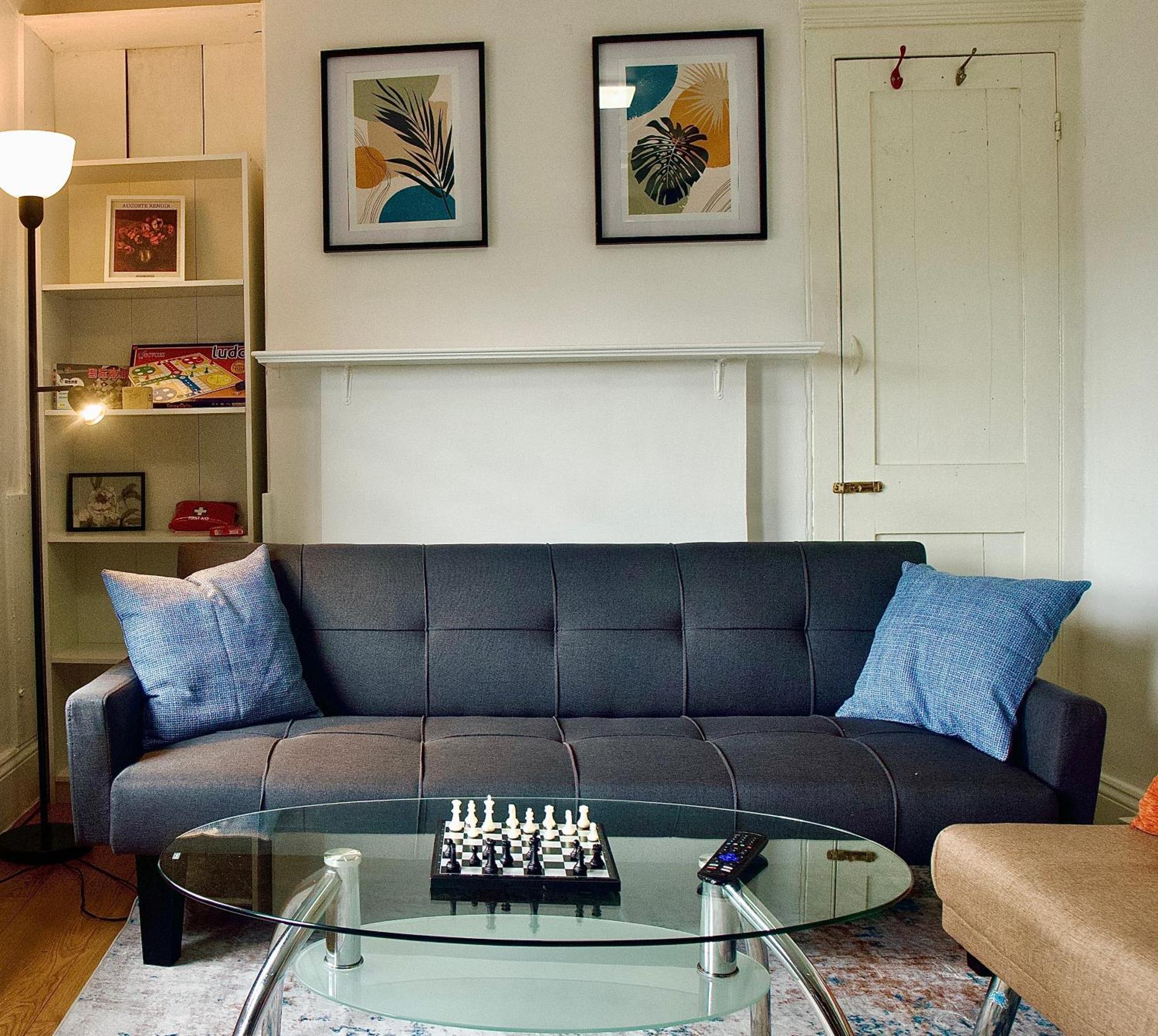 Appartement Modern 2 Bed Apartment, 8min To Stratford Station, Sleeps 6 Londen